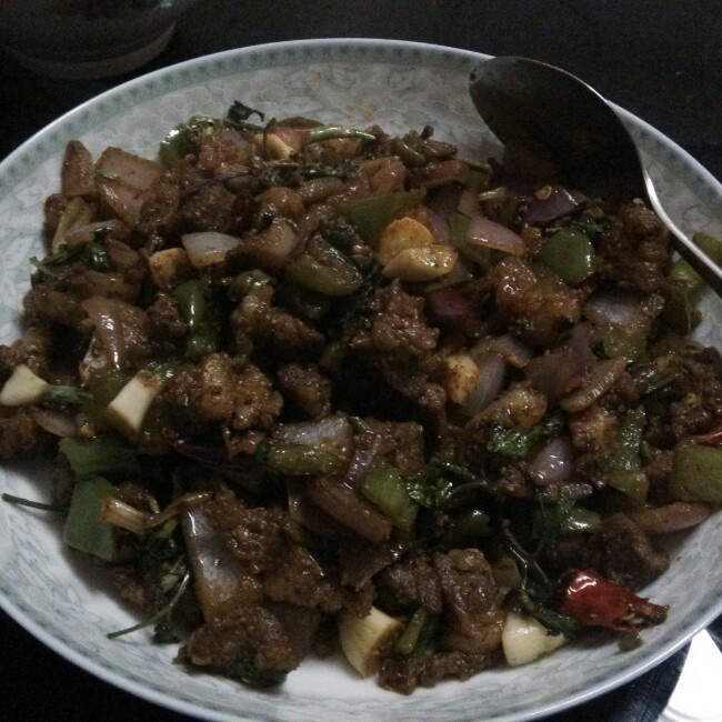 孜然洋葱炒牛肉粒