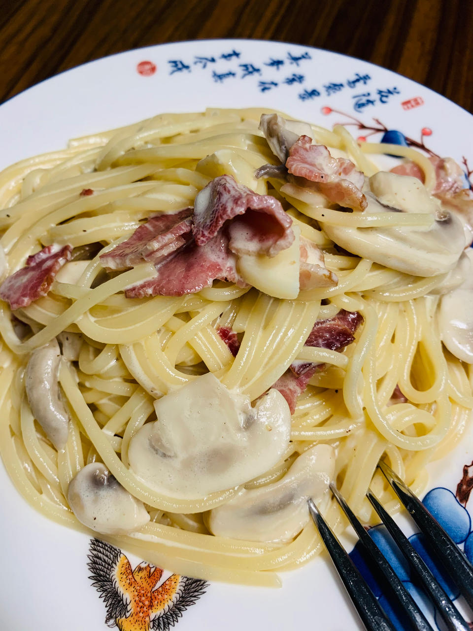 白蘑菇奶油培根意面