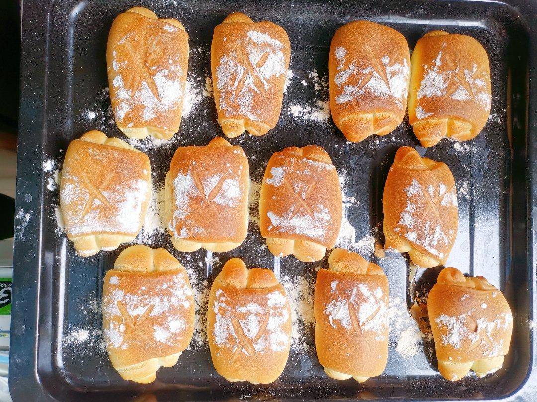 省时省力又美味的大米面包你吃过吗？烤好后满屋飘香，外酥内糯