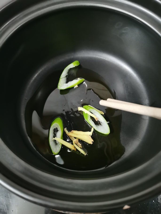 冬日暖锅  双菇汤的做法 步骤2