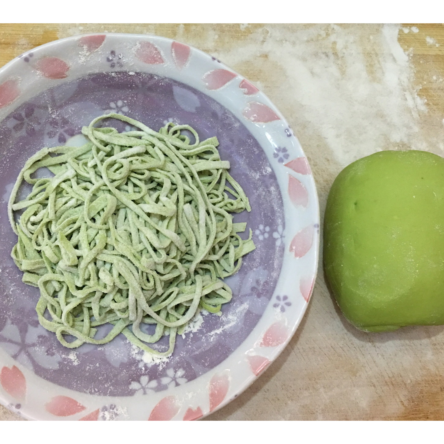 自制纯天然蔬菜汁彩色面条