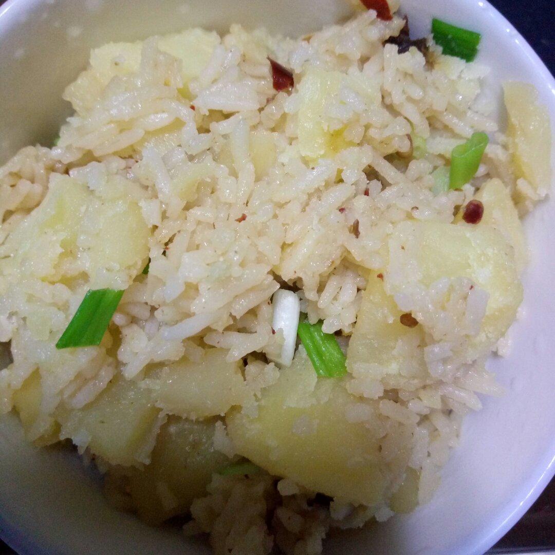 土豆焖饭