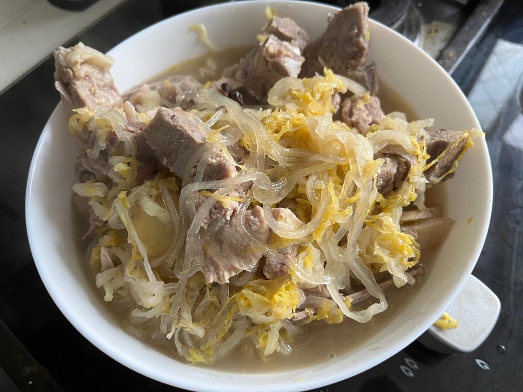 腔骨炖酸菜