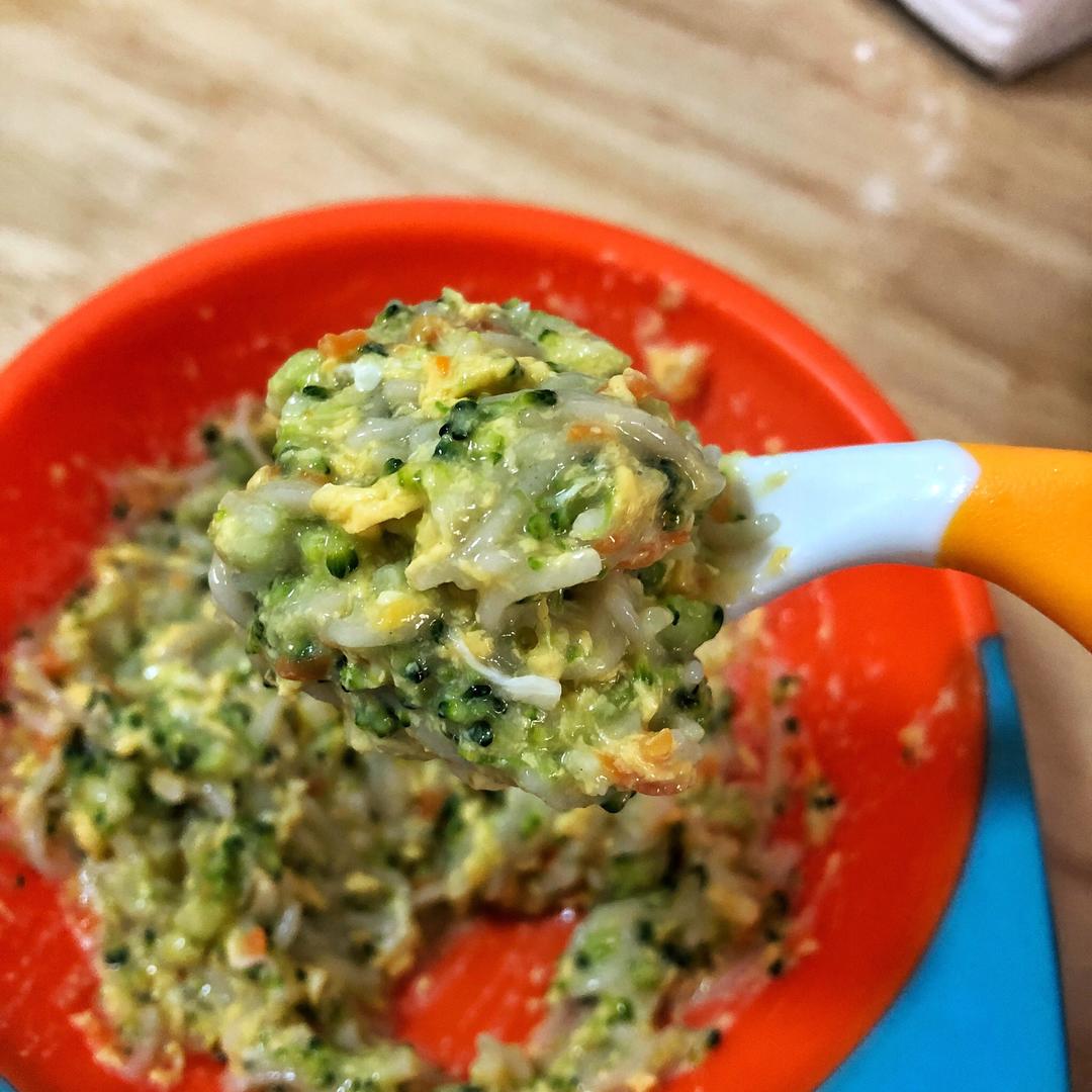 8个月辅食胡萝卜西兰花烂面条