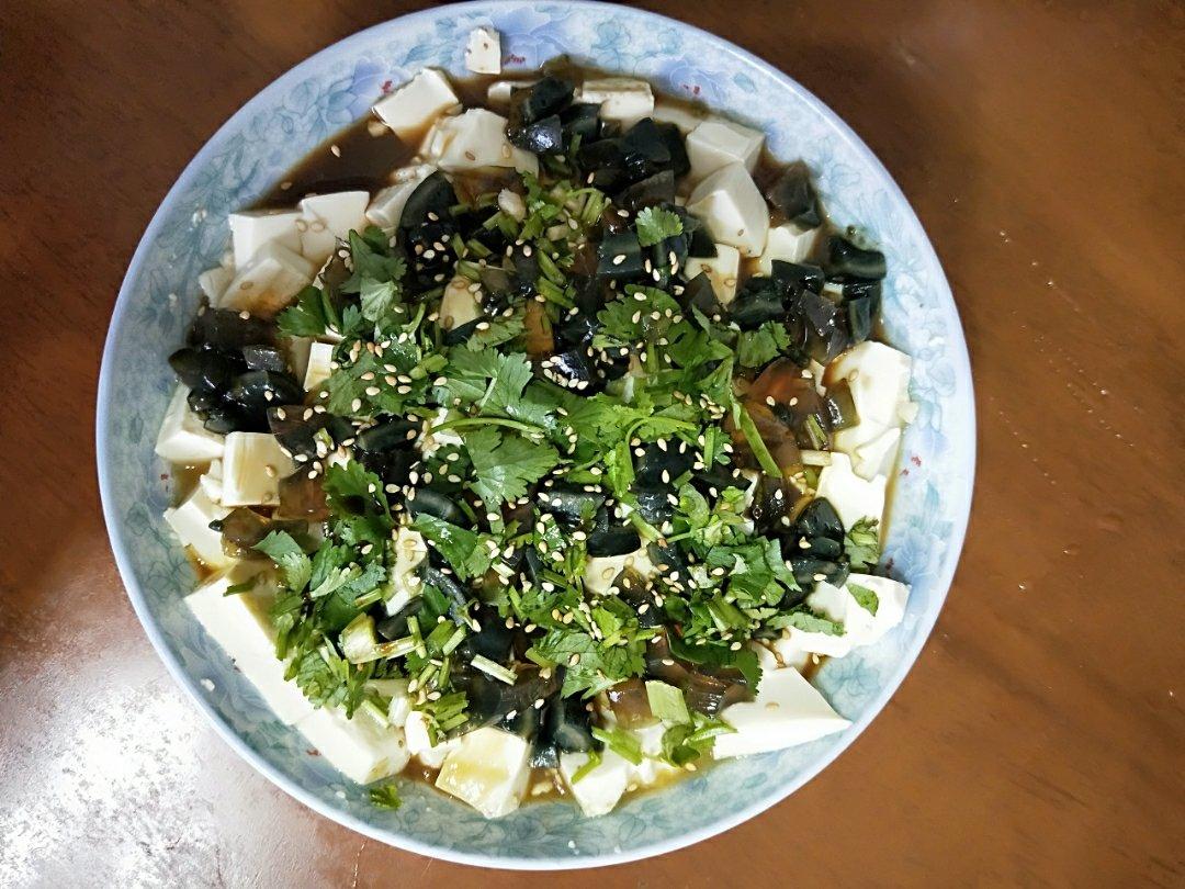 凉拌皮蛋豆腐