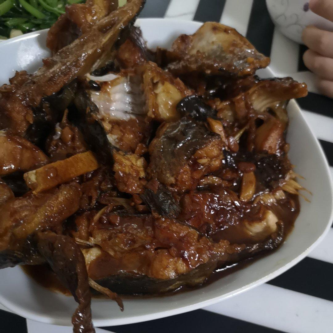 适合孩子吃的下饭菜：酱汁焖鱼