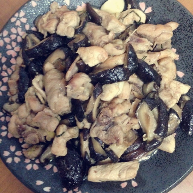 香菇炒鸡肉