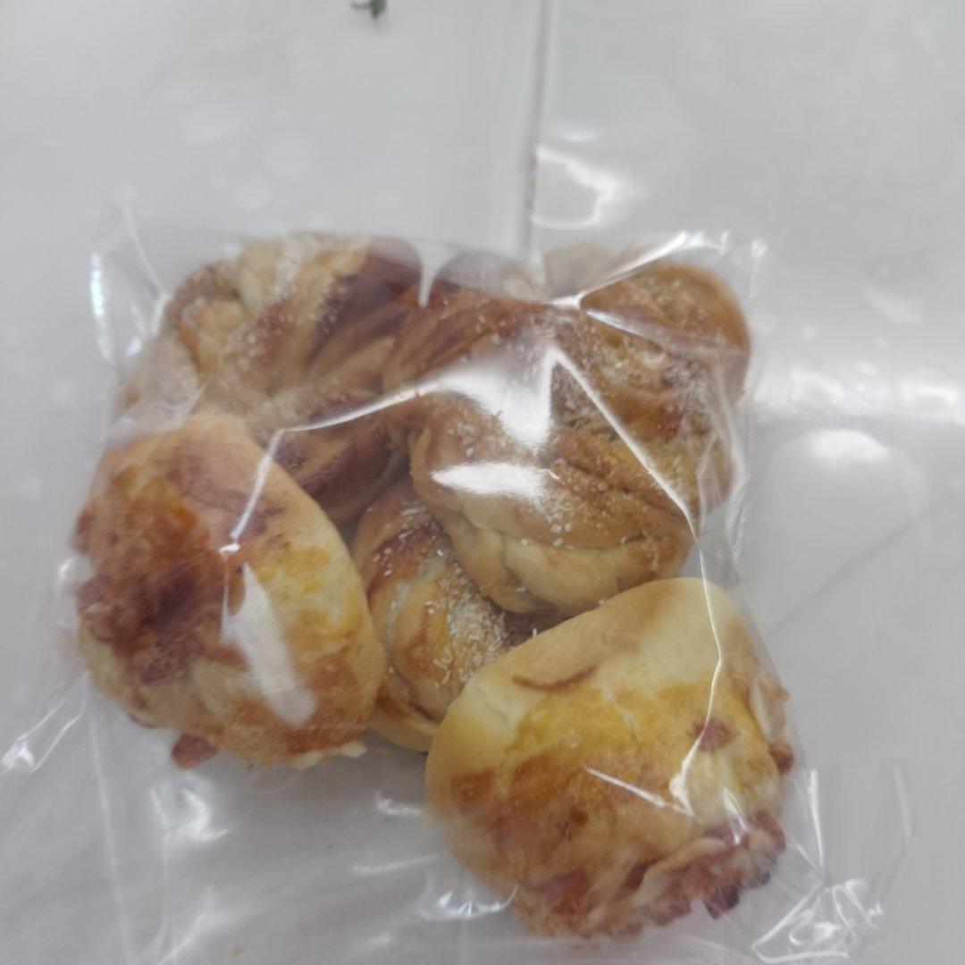 奶香椰蓉花环面包