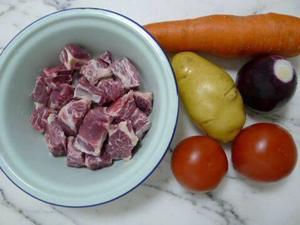 牛肉土豆西红柿胡萝卜洋葱汤的做法 步骤6