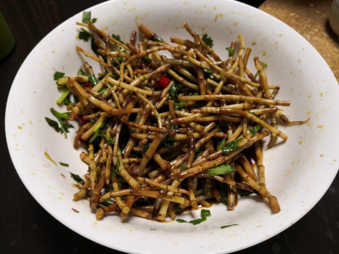 乐活教主的美食之——凉拌鱼腥草（折耳根）