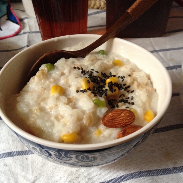 顾猫小里做的牛奶大米粥