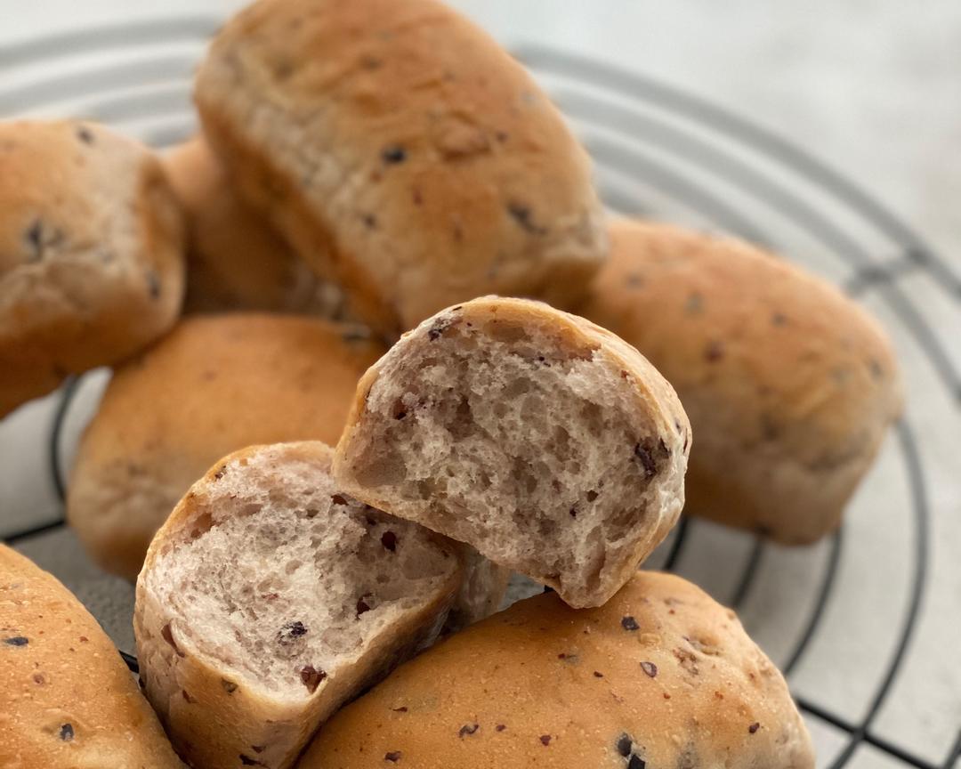 液种紫米红豆核桃面包的做法