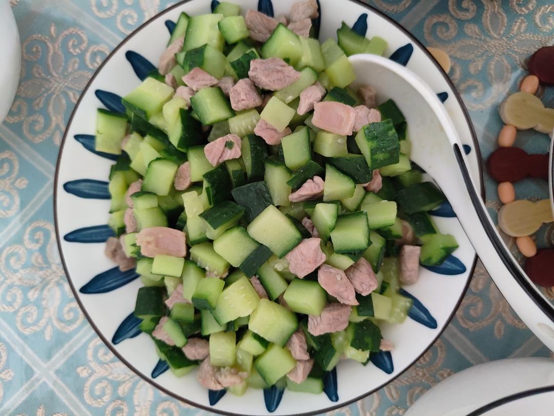 清爽解腻的黄瓜炒鸡胸肉，低脂低卡减肥食谱