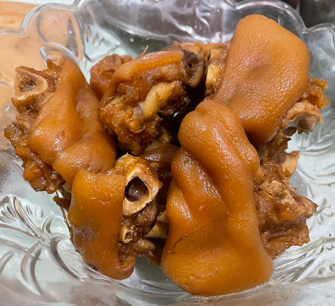 啃完舔手指的的卤猪蹄