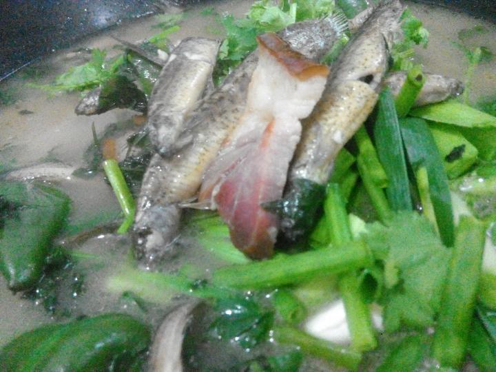 泥鳅炖腊肉