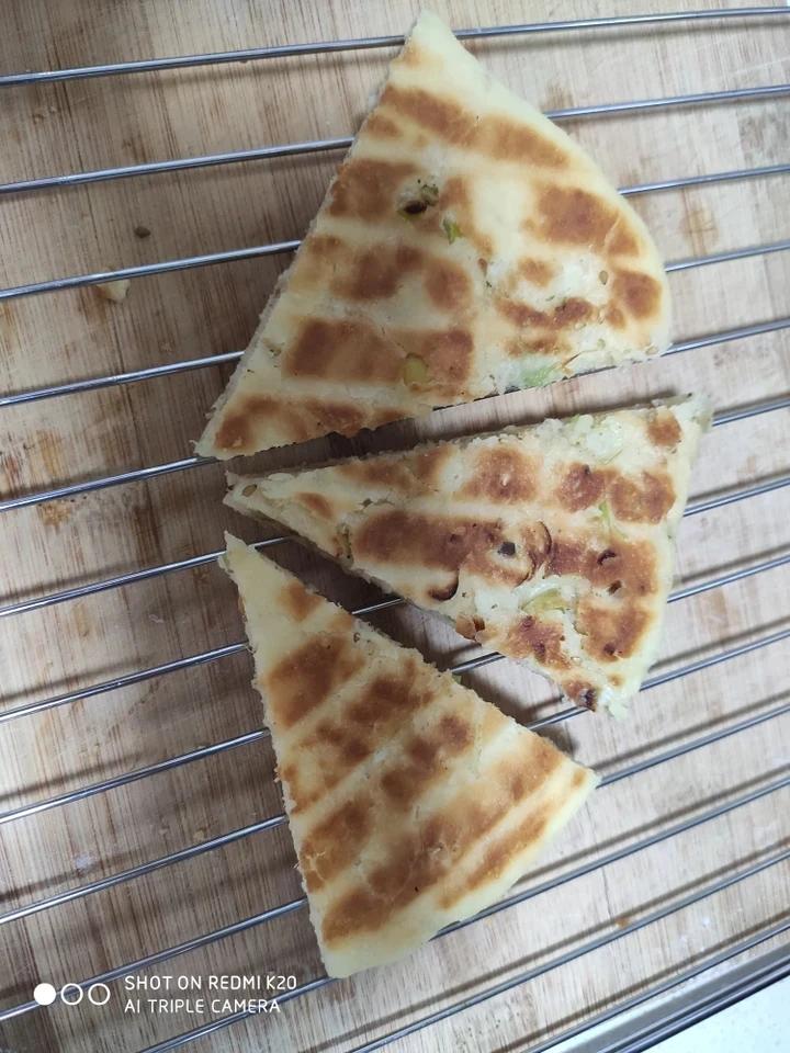 完美复刻早餐店里的葱花饼，好吃超松软！