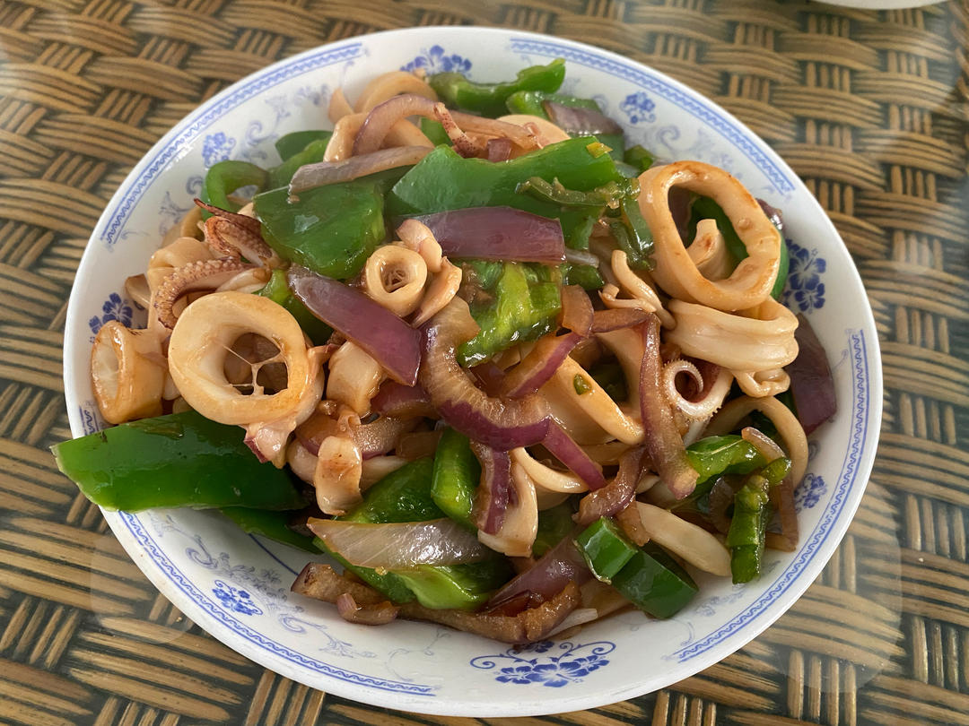 爆炒鱿鱼须，加上这一步，可以与铁板鱿鱼媲美