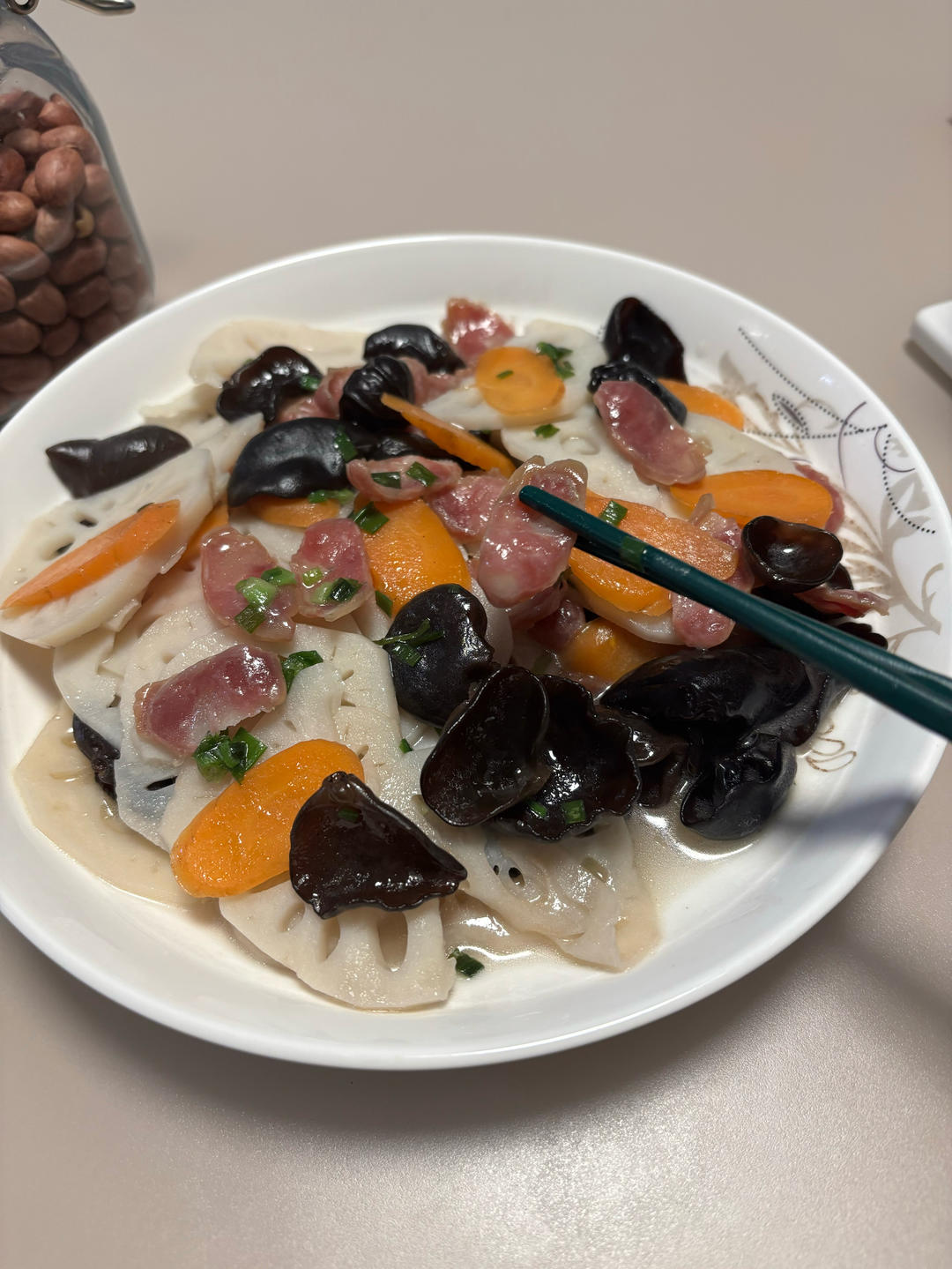 木耳炒腊肠藕片、荷兰豆—清肺养颜、清脆爽口