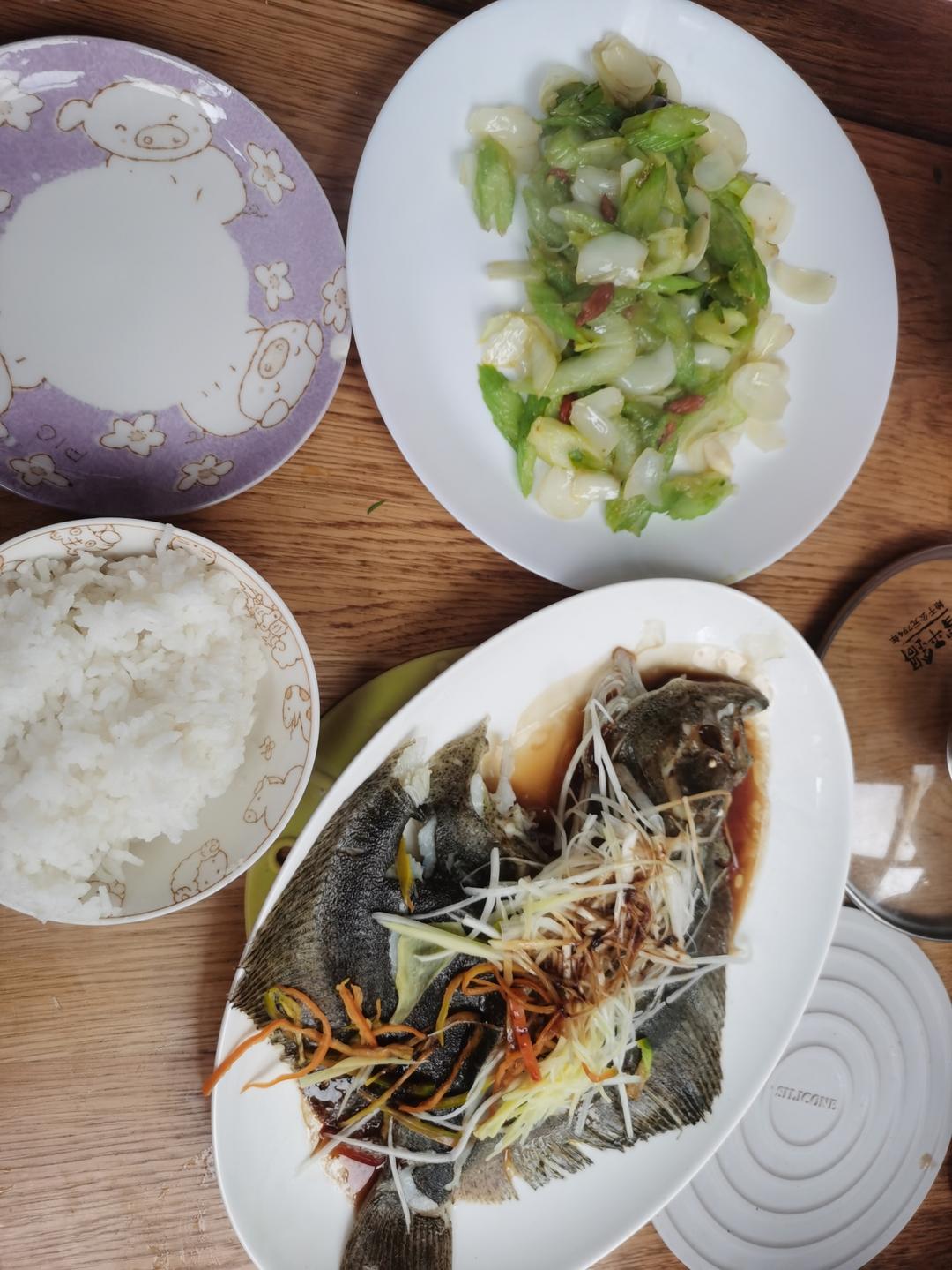 为什么广东人做清蒸多宝鱼那么好吃？教你正确做法，鲜嫩没有腥味