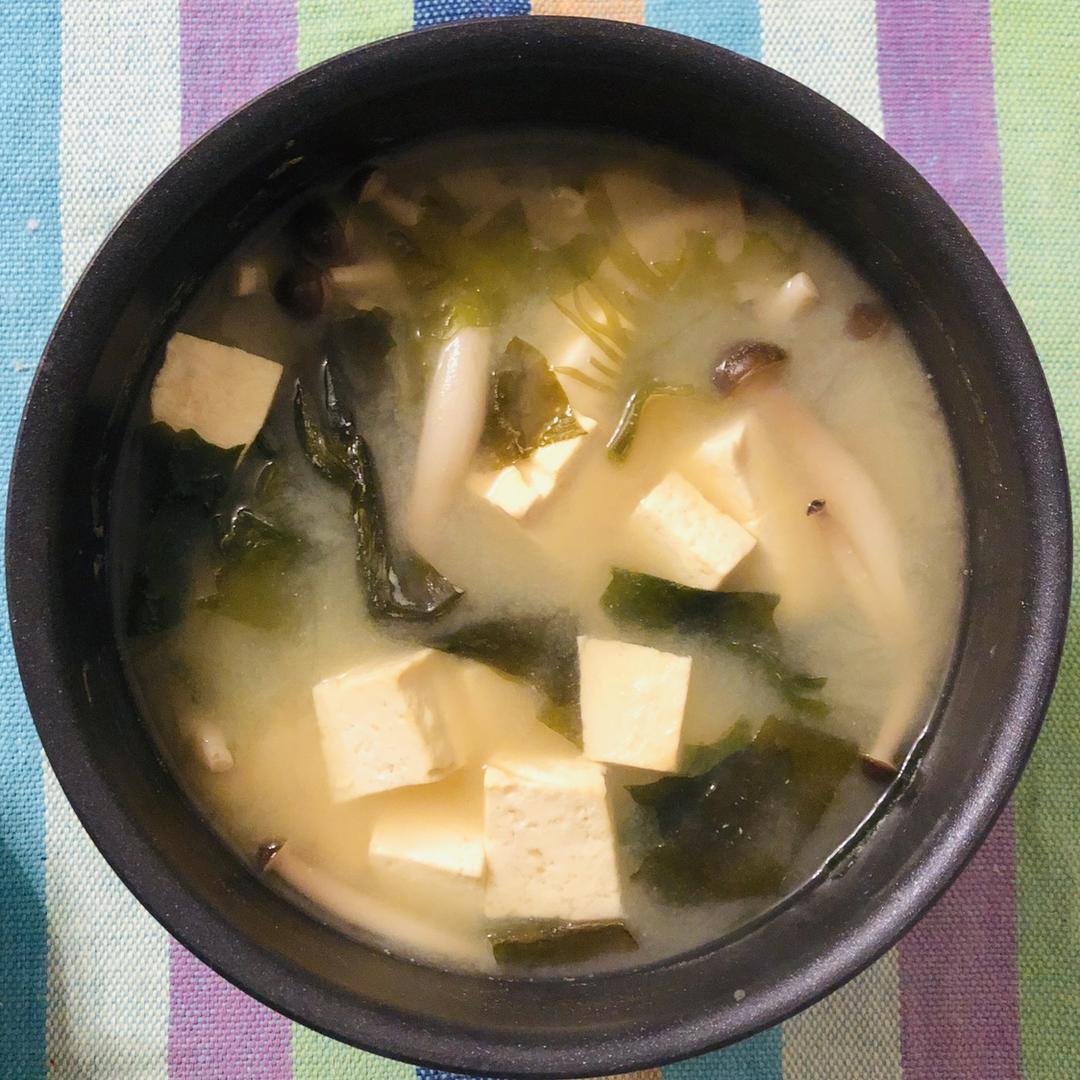 豆腐裙带菜味噌汤