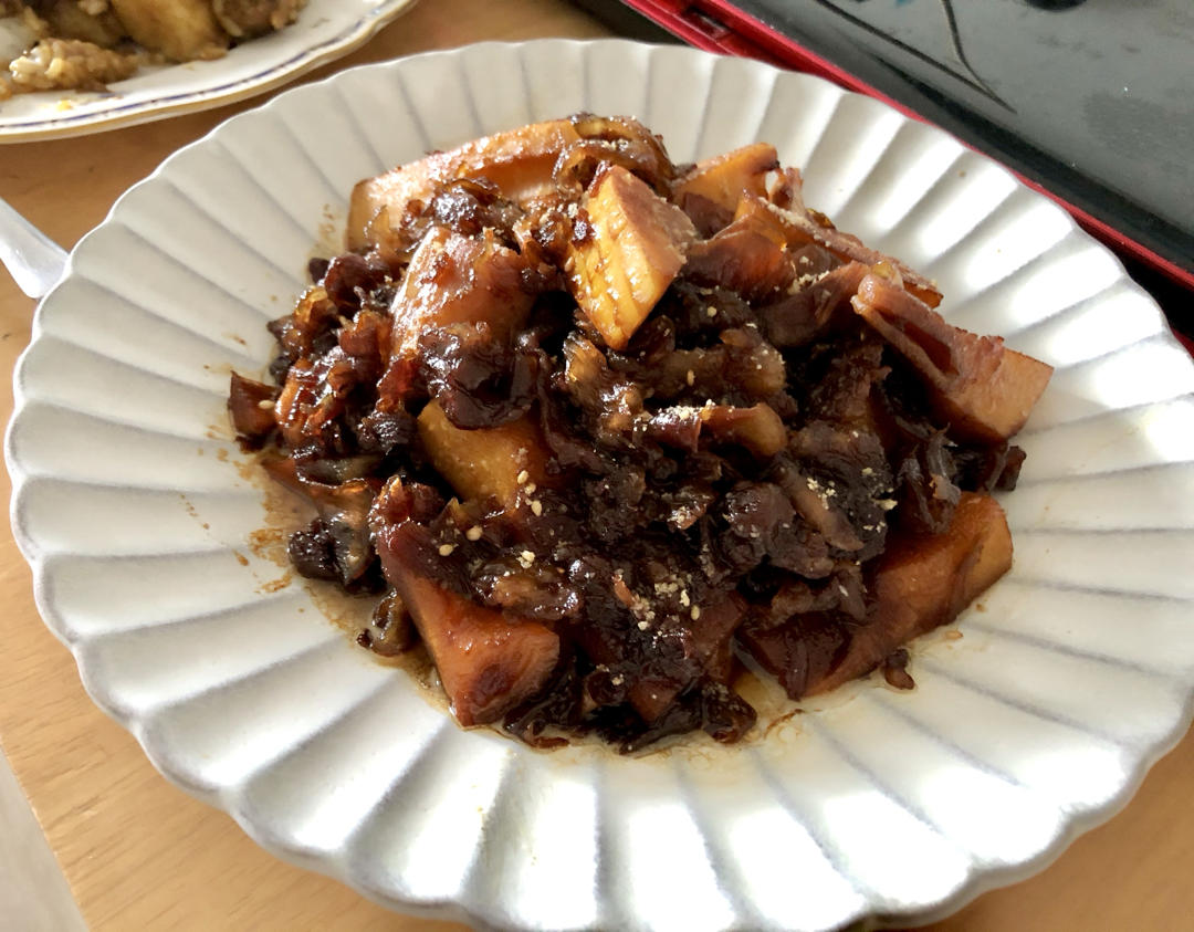 无油五花肉焖笋