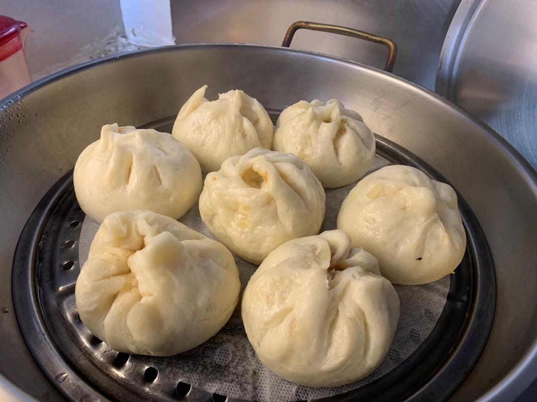 云朵般松软爆浆蜜汁叉烧包