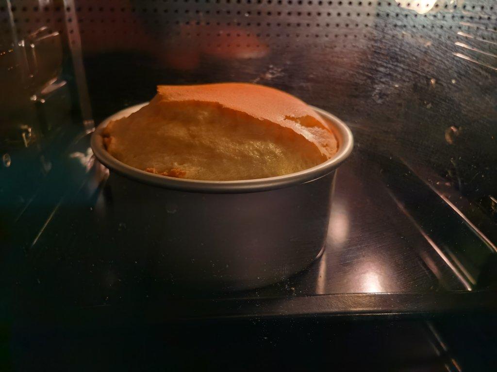 不塌不缩六寸戚风蛋糕