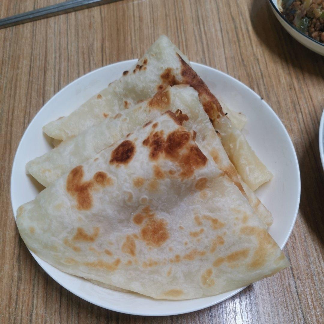 烙饼不硬的小窍门 掌握了你也能看出柔软多层凉了不硬的小油饼