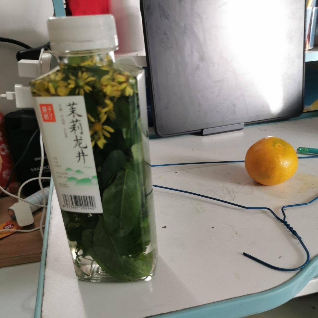 用艾草和薄荷叶就能做香水，味道还很好闻