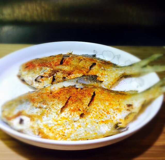 坠入海的星做的香煎鲳鳊鱼:( 堪比烧烤摊:)