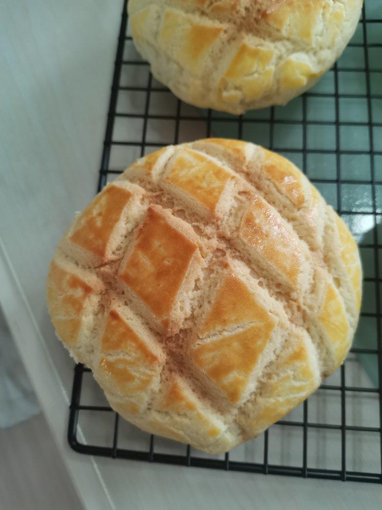 好吃到炸裂的港式菠萝包（附带制作酥皮的小视频）