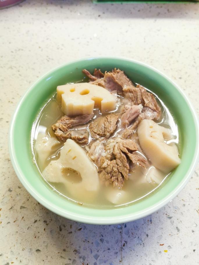 一碗汤的距离——粉藕棒骨暖汤的做法