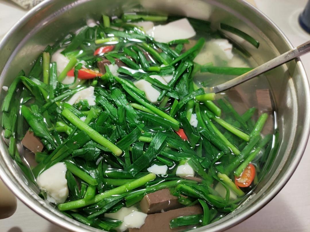 新不二西做的韭菜鸭血豆腐汤