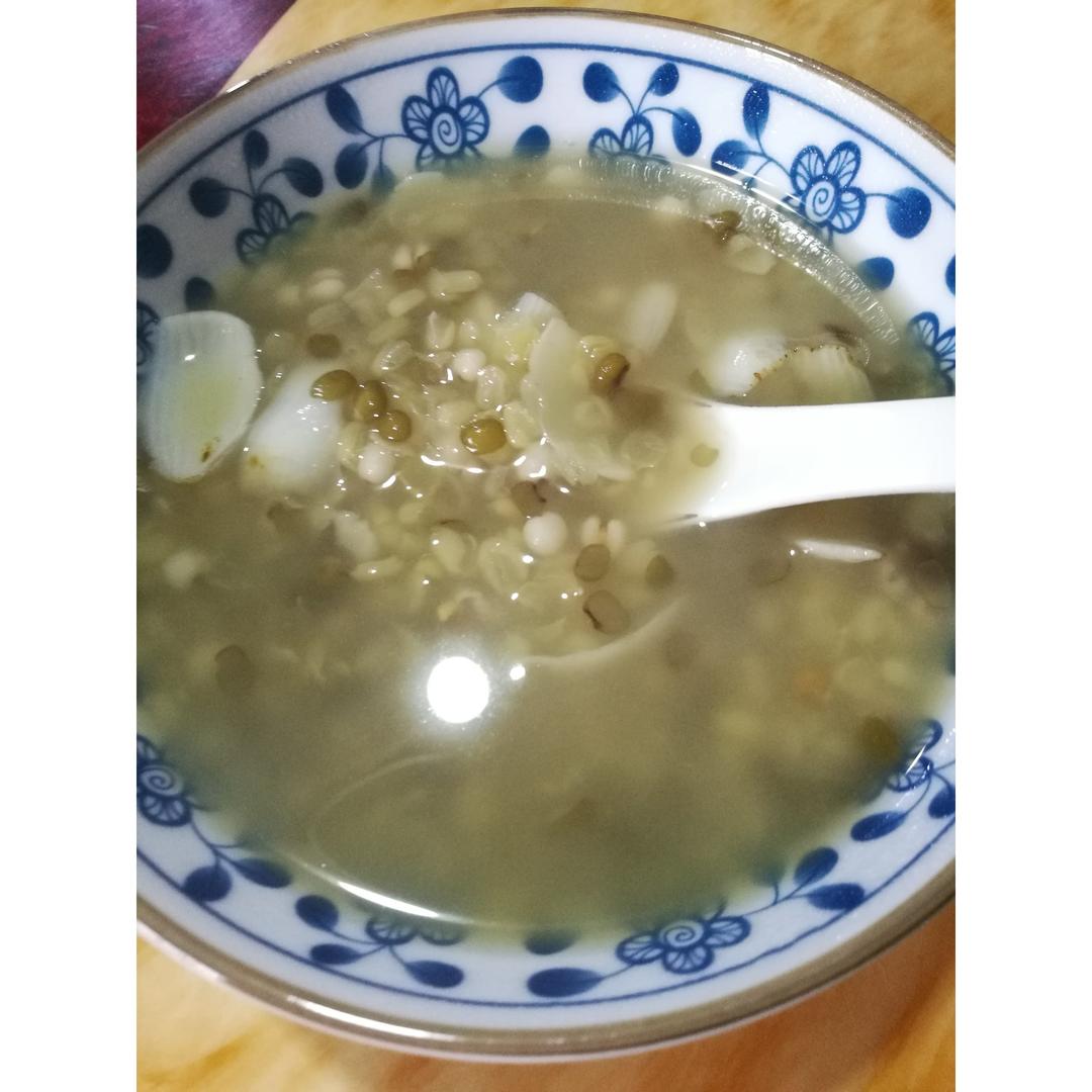 百合绿豆薏米汤