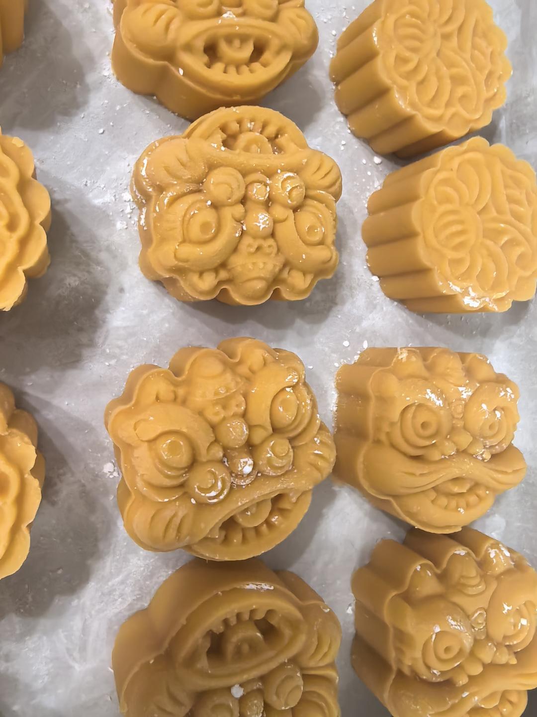 💃奶黄流心月饼——这是可以让你坐稳朋友圈厨霸位置的月饼🥮，没人点赞算我输👎