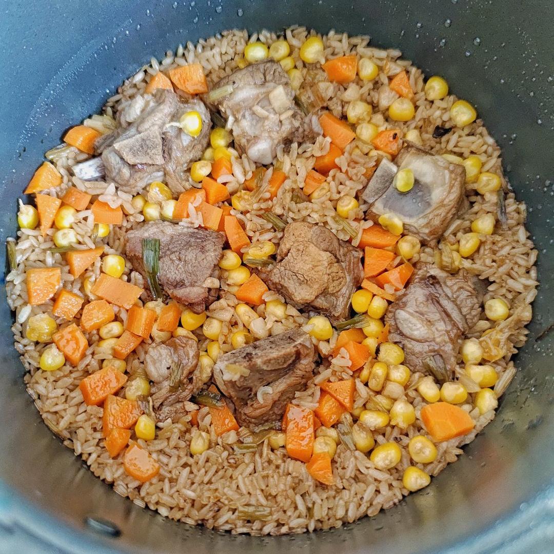 【排骨焖饭】