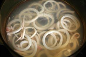 芦笋金针鲜鱿的做法 步骤3