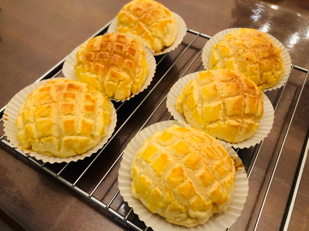 好吃到炸裂的港式菠萝包（附带制作酥皮的小视频）