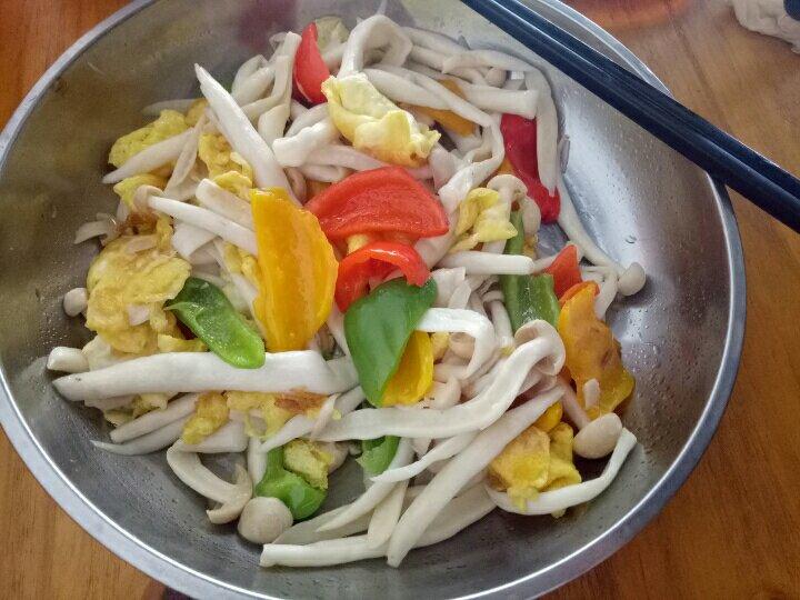 海鲜菇炒鸡蛋