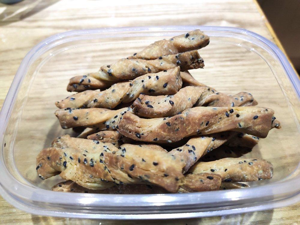 椒盐芝麻咸饼干棒