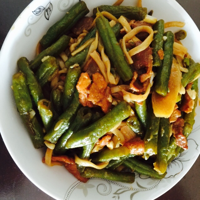 最适合夏天的一锅出--酱香豆角焖面