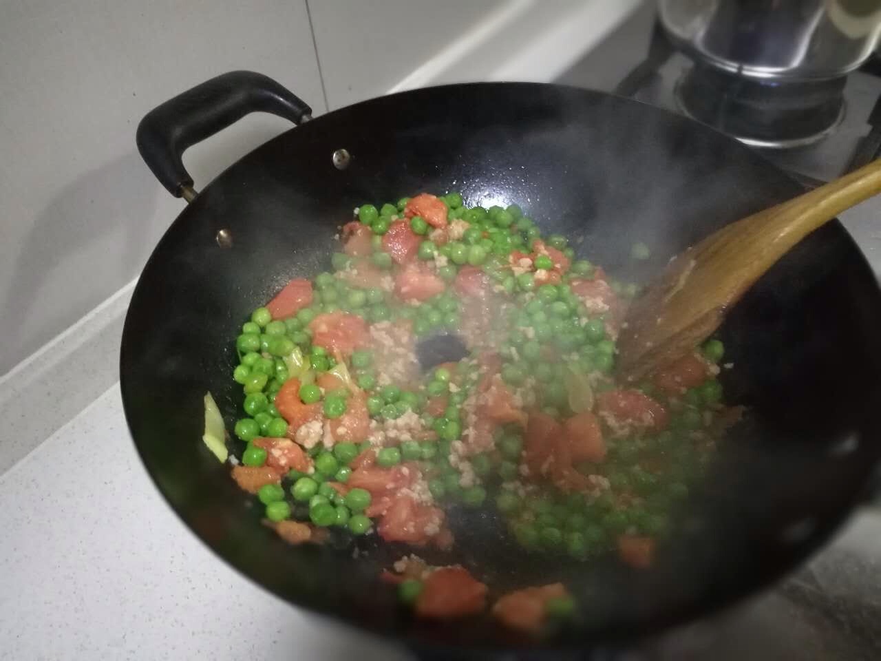豌豆肉末西红柿的做法 步骤4