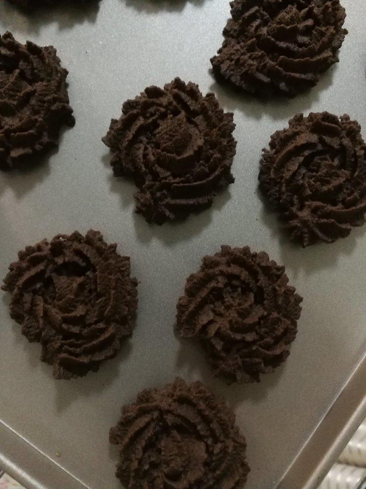 挤花毫无压力的巧克力曲奇