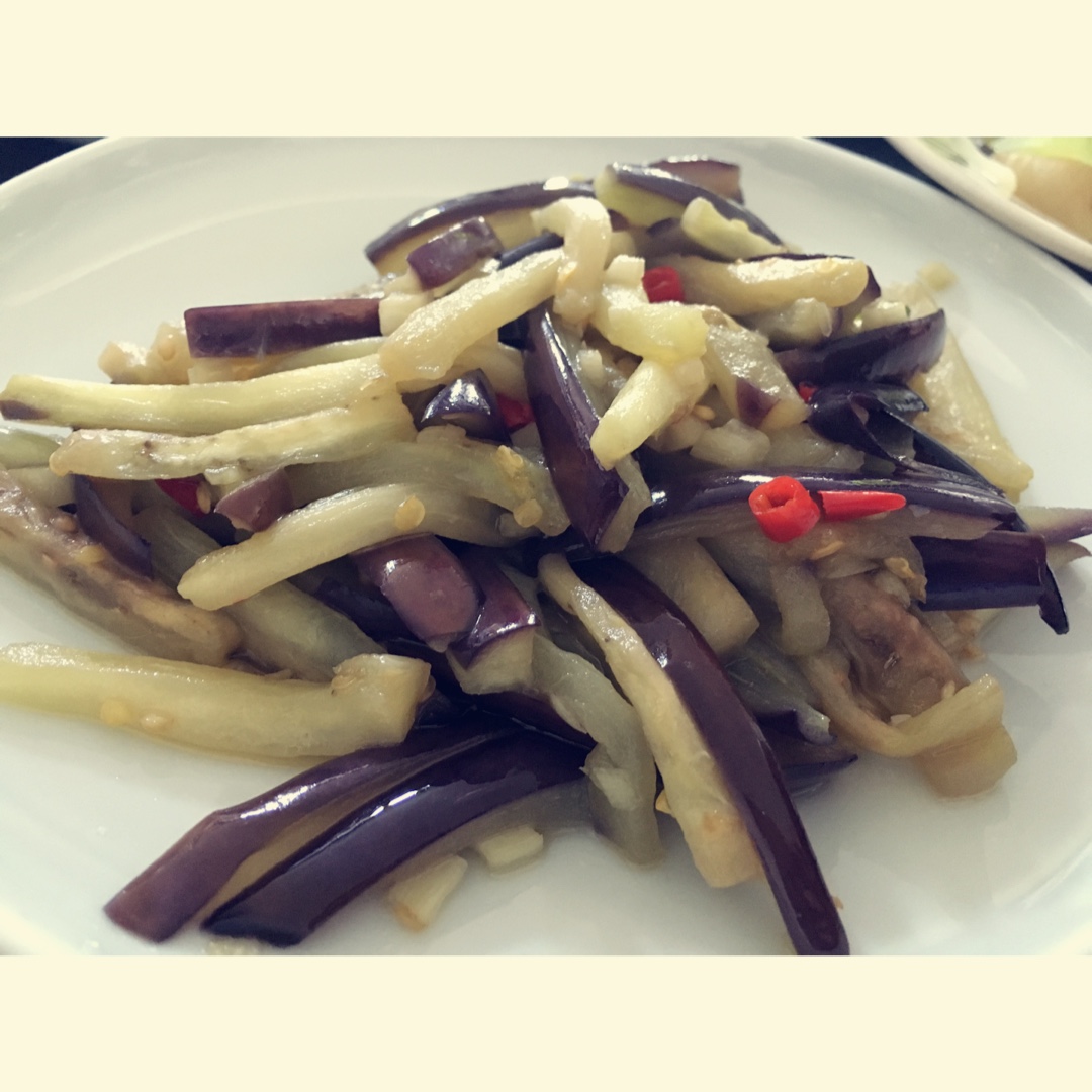清爽少油又入味的家常炒茄子