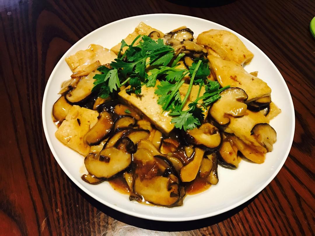 小珊爱烘焙做的蘑菇烧豆腐