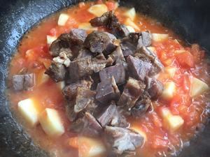 卤牛肉番茄土豆烩饭的做法 步骤3