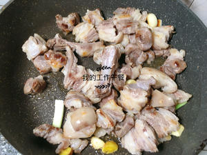 广式支竹羊腩煲!超详细的做法,很多大厨都这么做,天冷吃太爽了的做法 步骤2