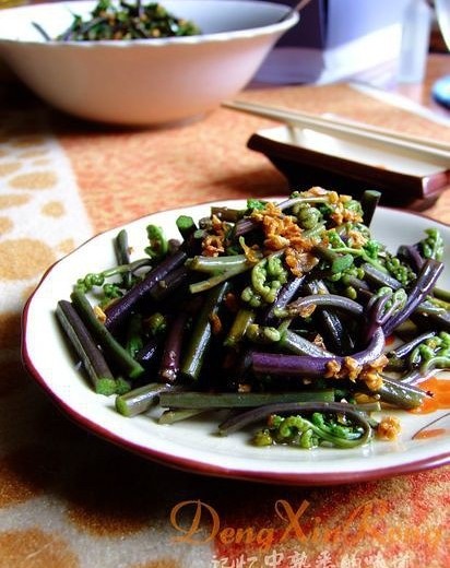 蒜蓉拌蕨菜的做法
