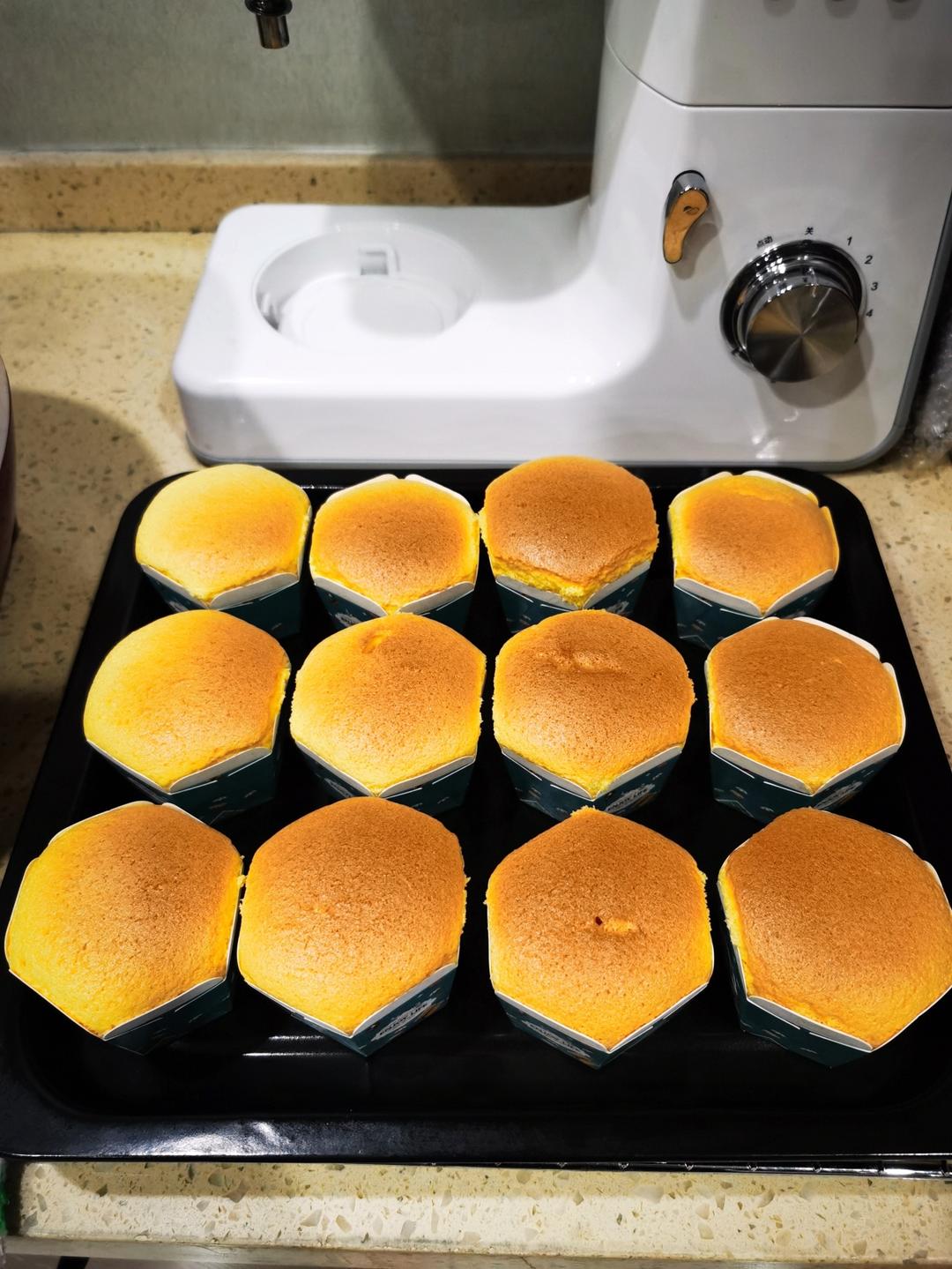 纸杯蛋糕 8寸戚风蛋糕的量