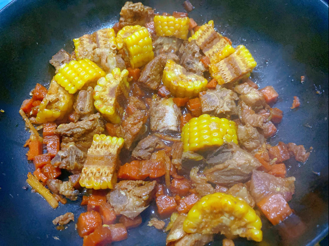 喷香排骨焖饭（爆好吃）